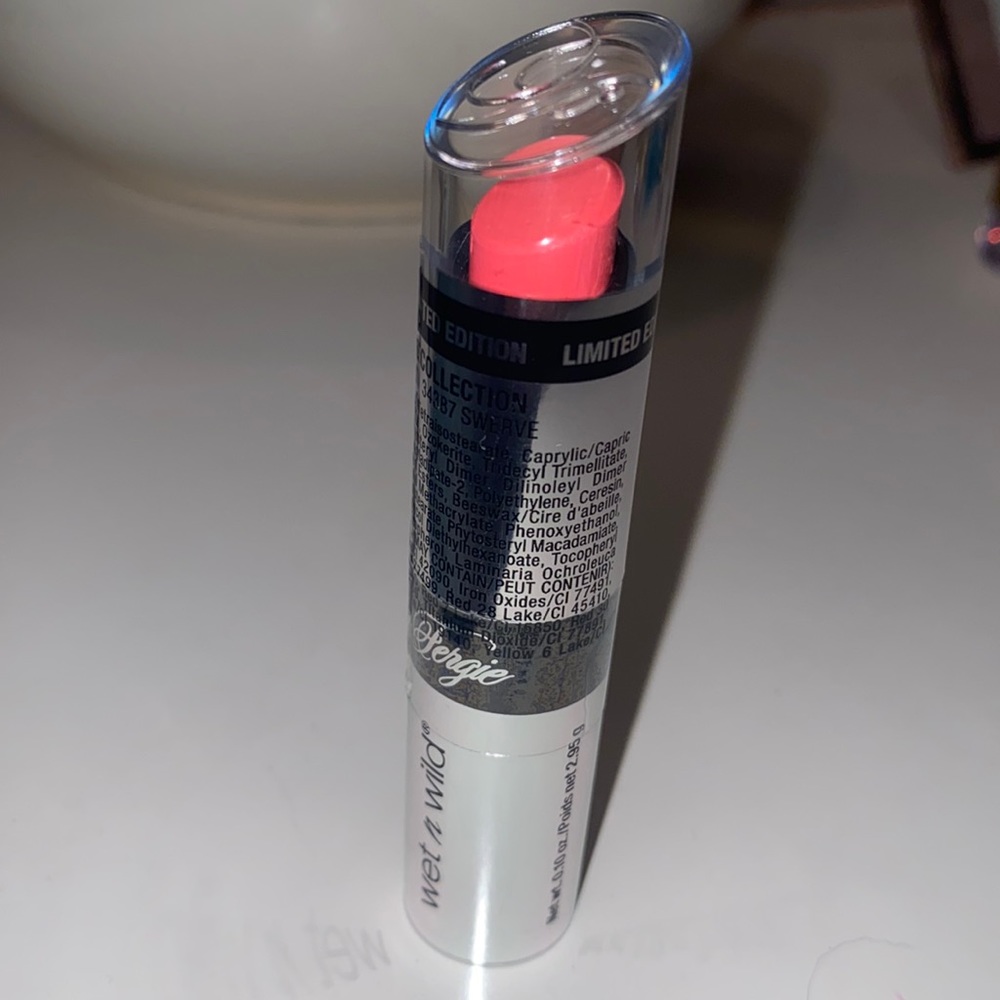 Wet 'n Wild Fergie Centerstage Collection Swerve Limited Edition New!
